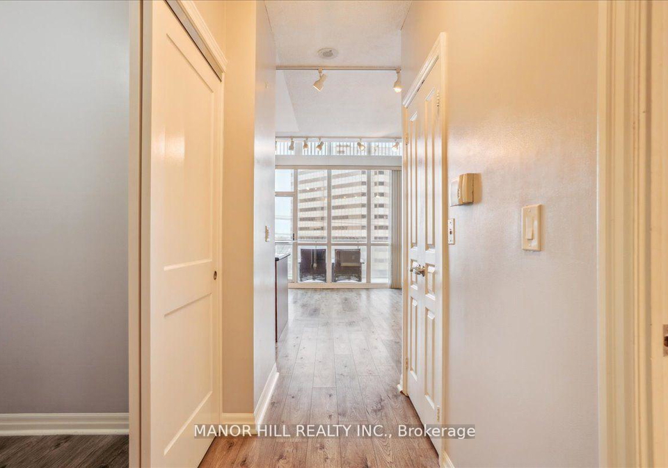 220-burnhamthorpe-road-w-mississauga-ontario-w13229344