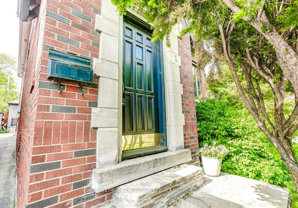 2-larkin-avenue-toronto-ontario-w13230060