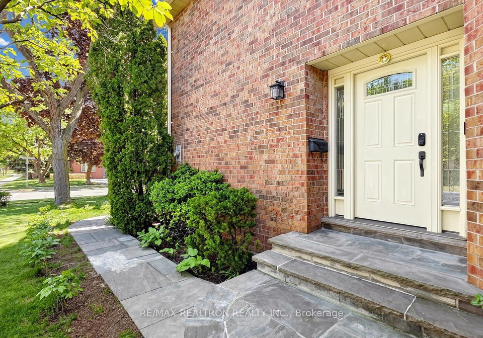 1120-potters-wheel-crescent-oakville-ontario-w13230266