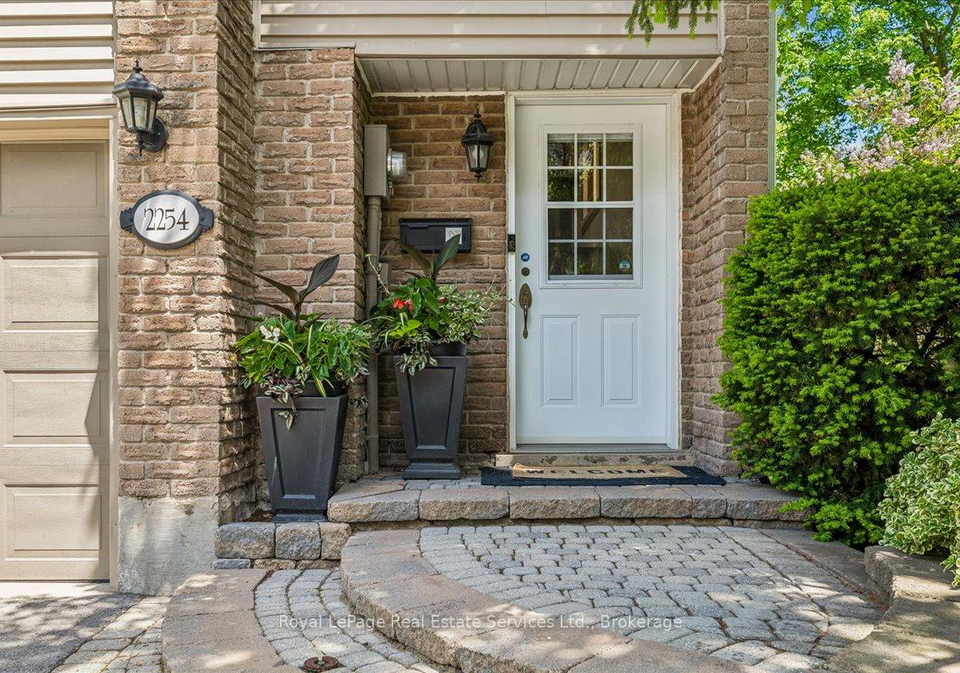 2254-marine-drive-oakville-ontario-w13230366