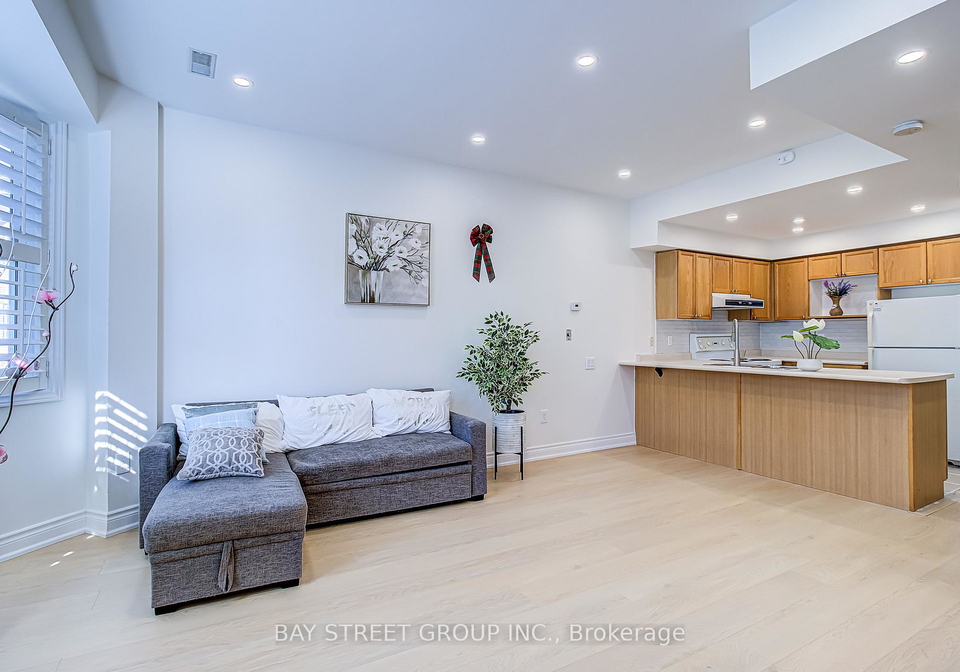 760-lawrence-avenue-w-north-york-ontario-w13230876