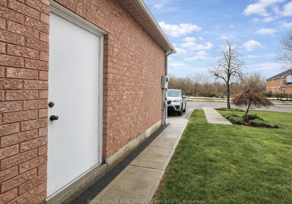1365-willowvale-gardens-mississauga-ontario-w13230880