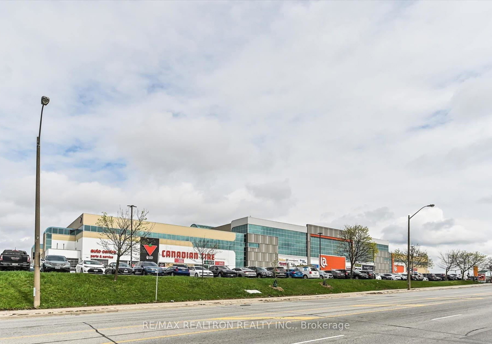 721-lawrence-avenue-w-north-york-ontario-w13231468