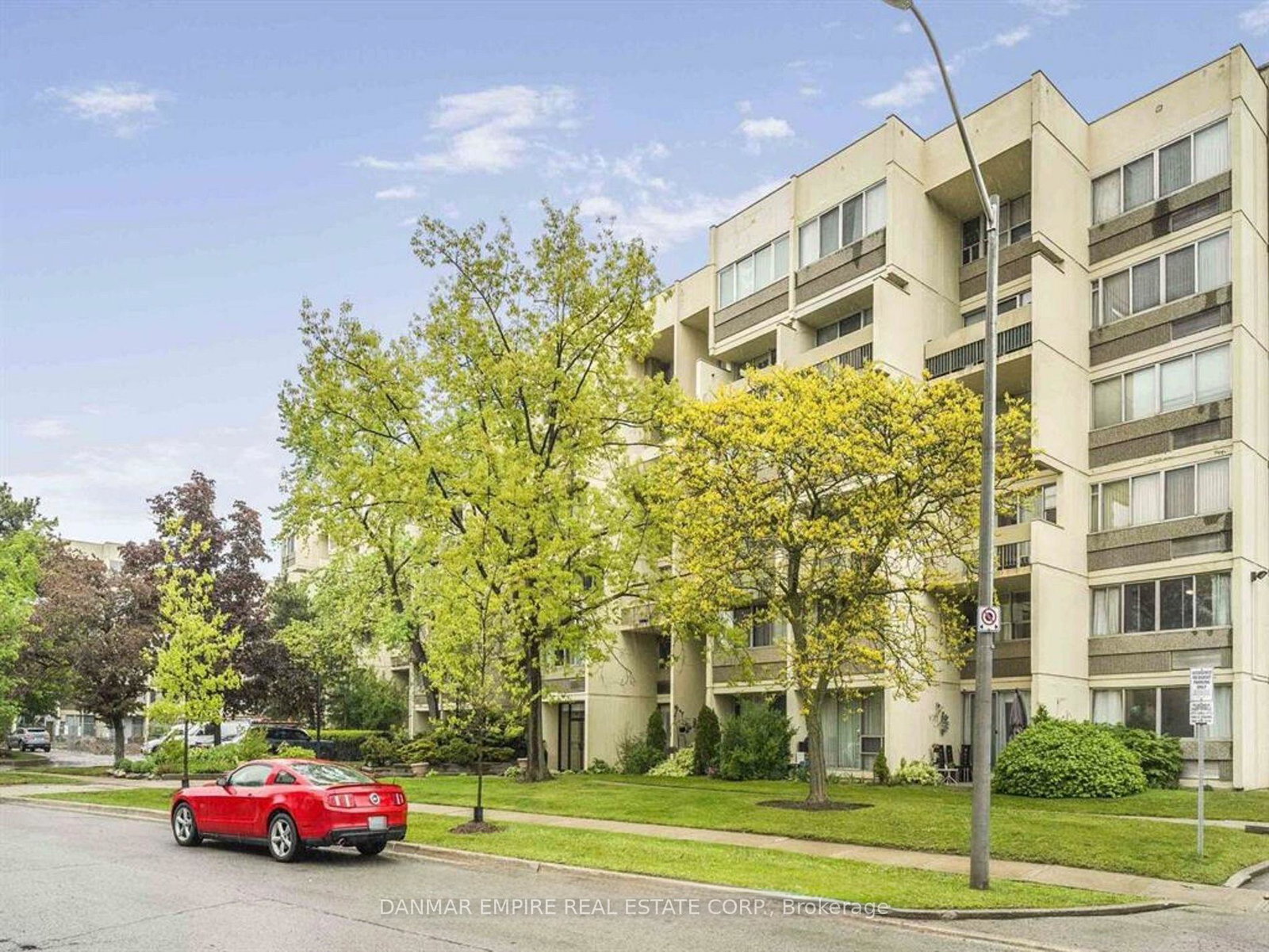 1300-marlborough-court-oakville-ontario-w13232066