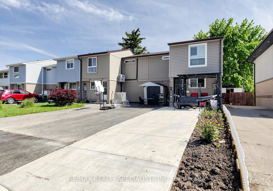 36-grand-rapids-square-brampton-ontario-w13232662