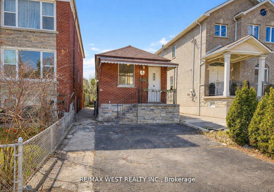 538-mcroberts-avenue-toronto-ontario-w13232722