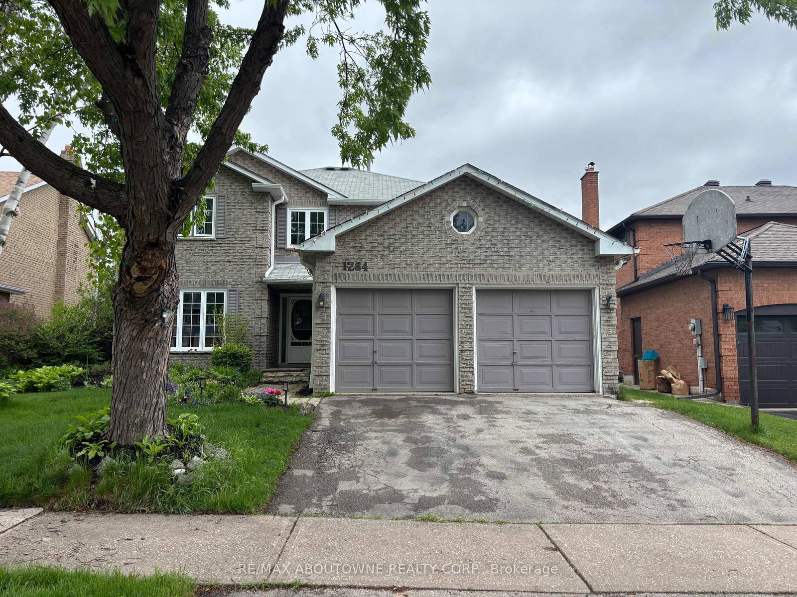 1284-creekside-drive-oakville-ontario-w13232874
