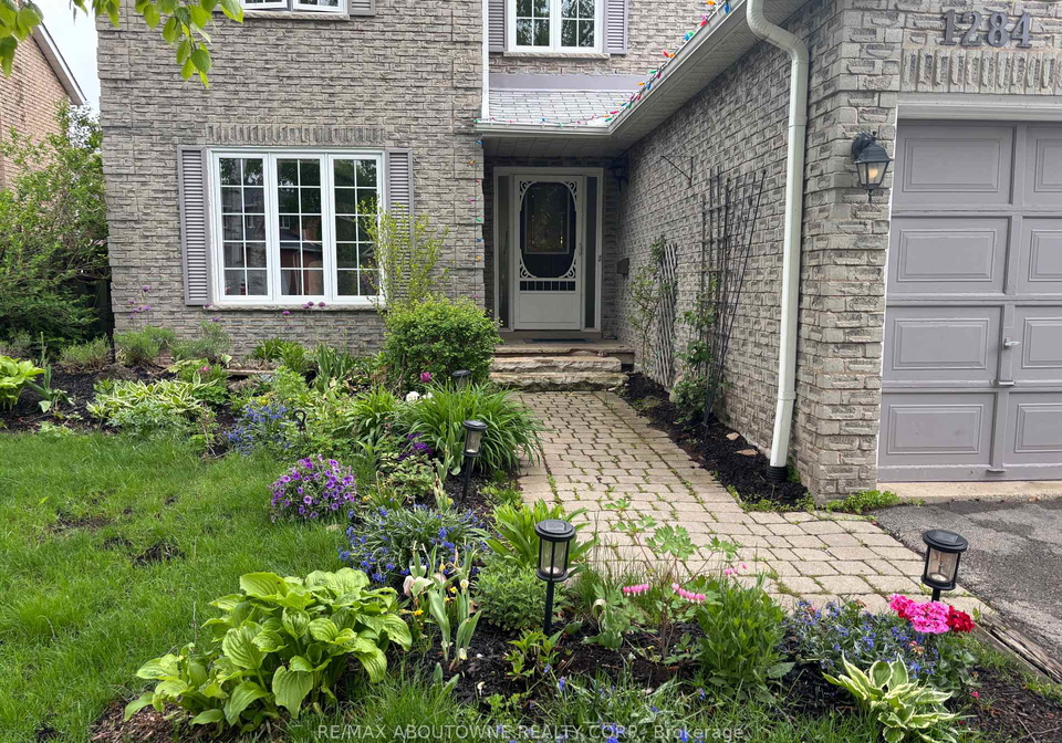 1284-creekside-drive-oakville-ontario-w13232874