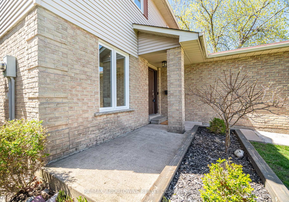 2395-arnold-crescent-burlington-ontario-w13233030
