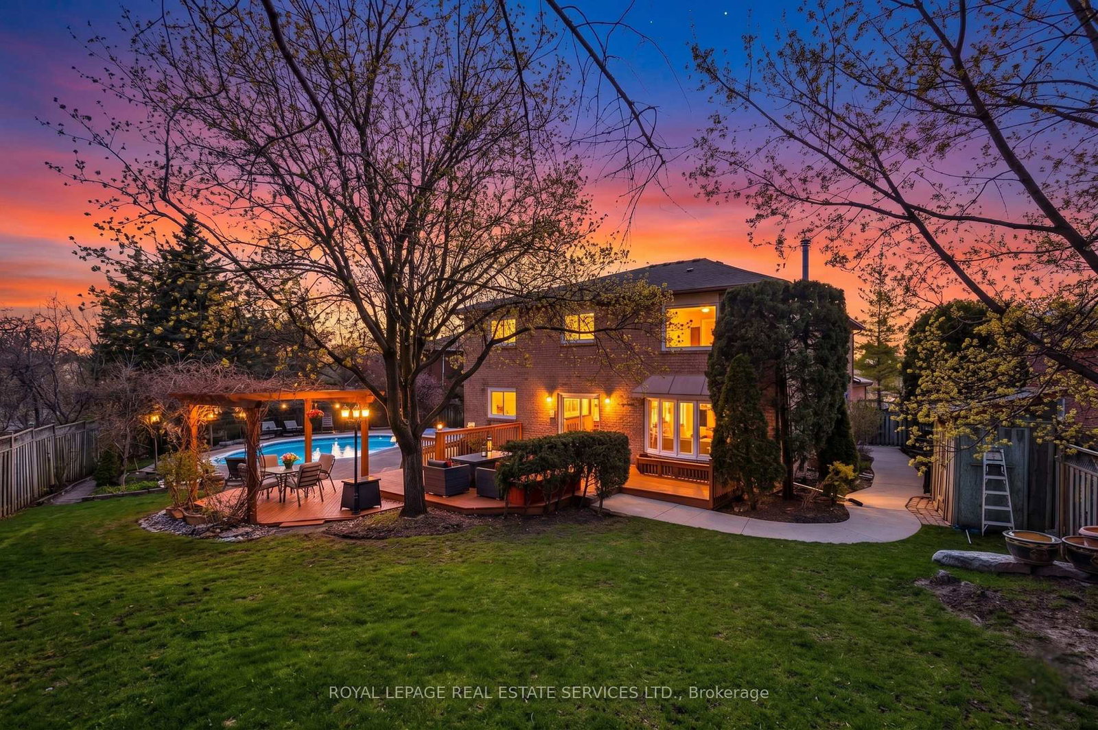 4330-spinningdale-court-mississauga-ontario-w13233324