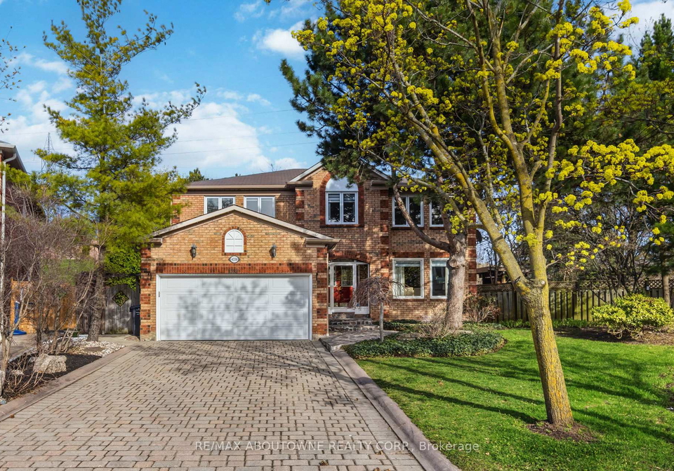 4330-spinningdale-court-mississauga-ontario-w13233324