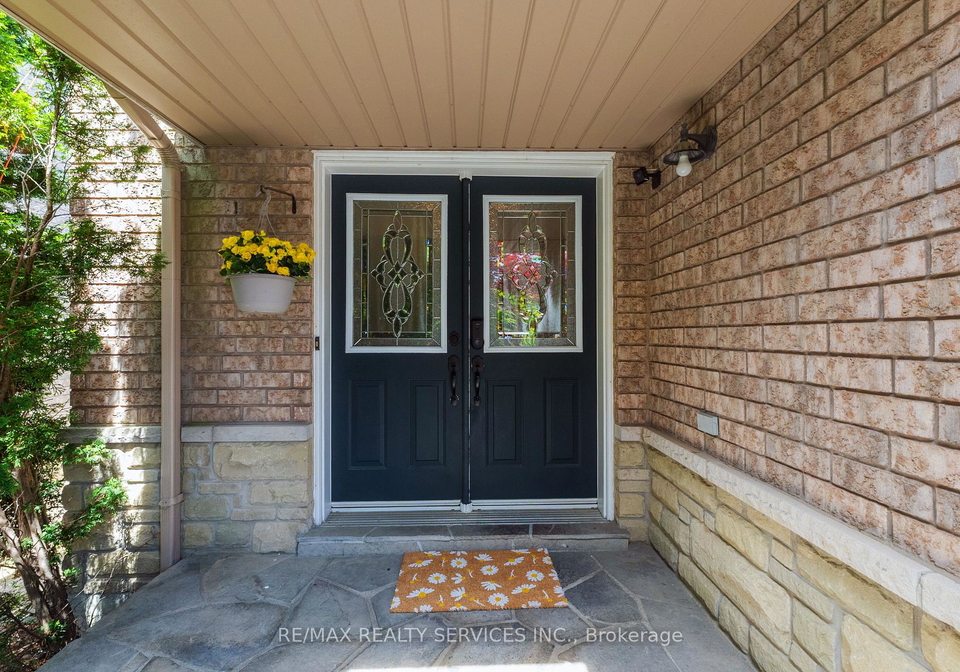 295-queen-mary-drive-brampton-ontario-w13233558