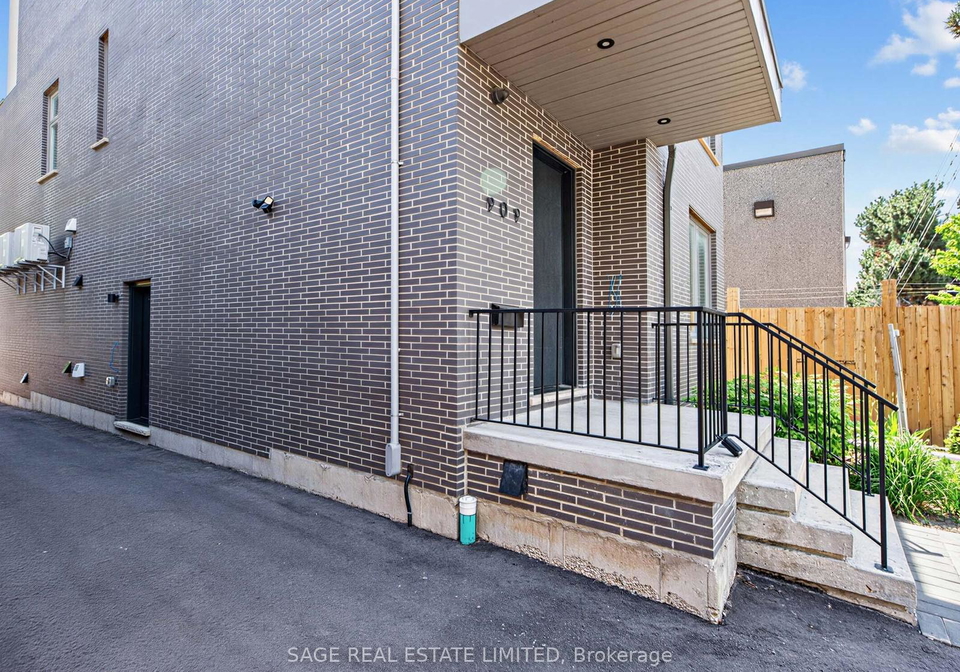 909-castlefield-avenue-north-york-ontario-w13233956