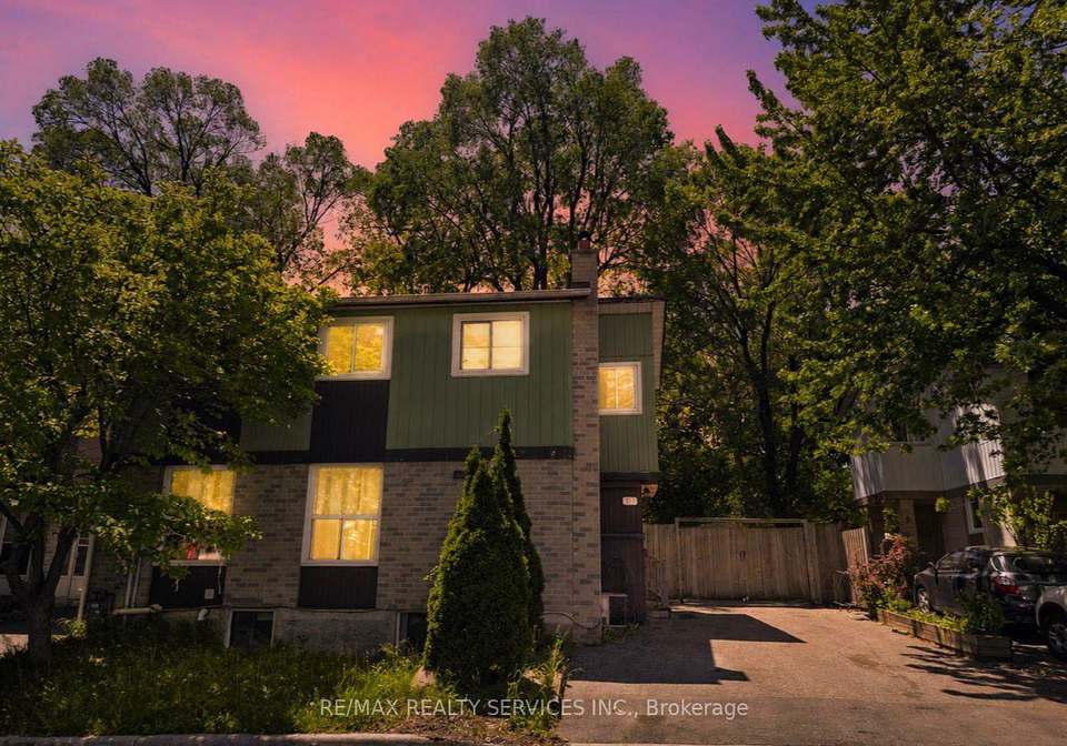 10-hero-square-brampton-ontario-w13234146