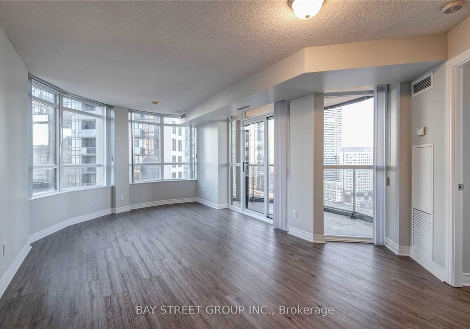 310-burnhamthorpe-road-mississauga-ontario-w13234292