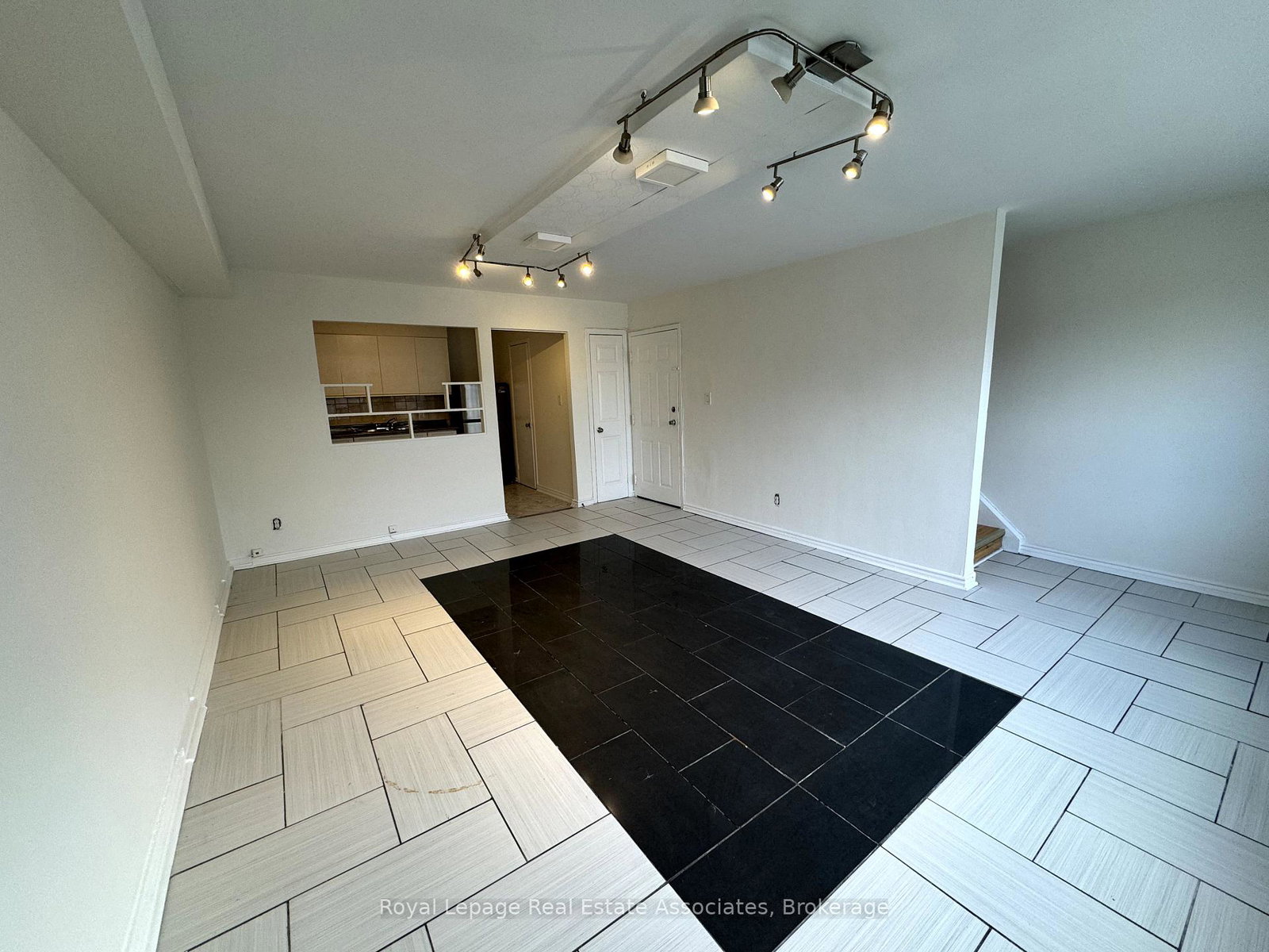 307hurontario-street-mississauga-ontario-w13234432