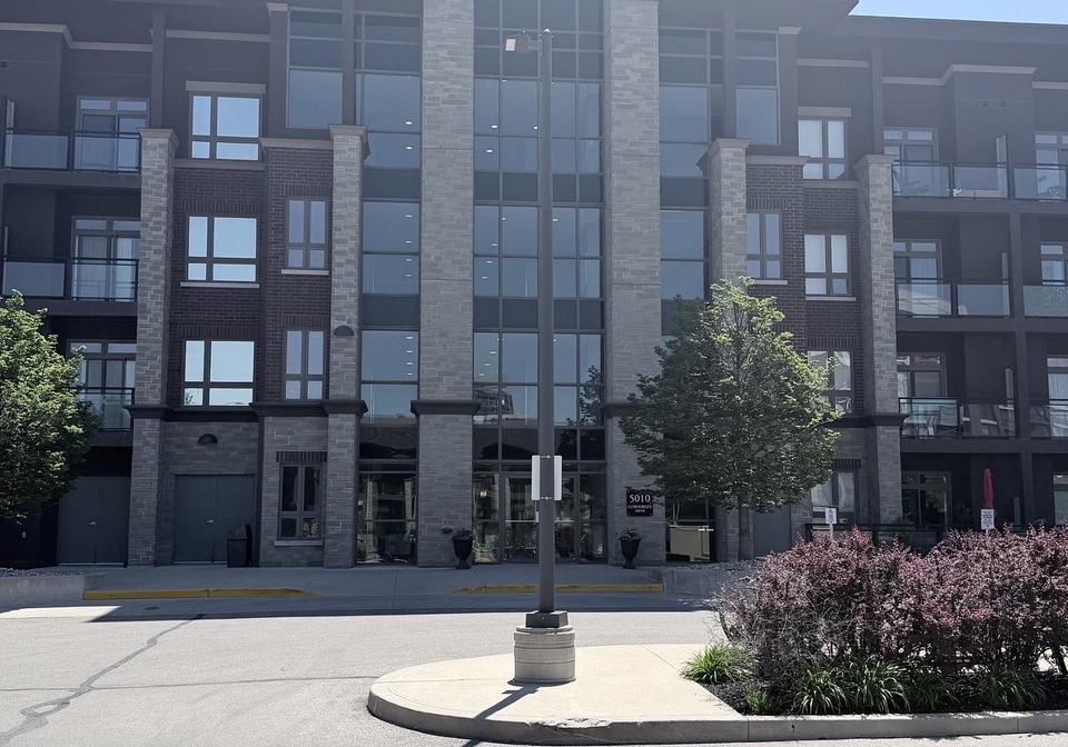 5010-corporate-drive-burlington-ontario-w13234820