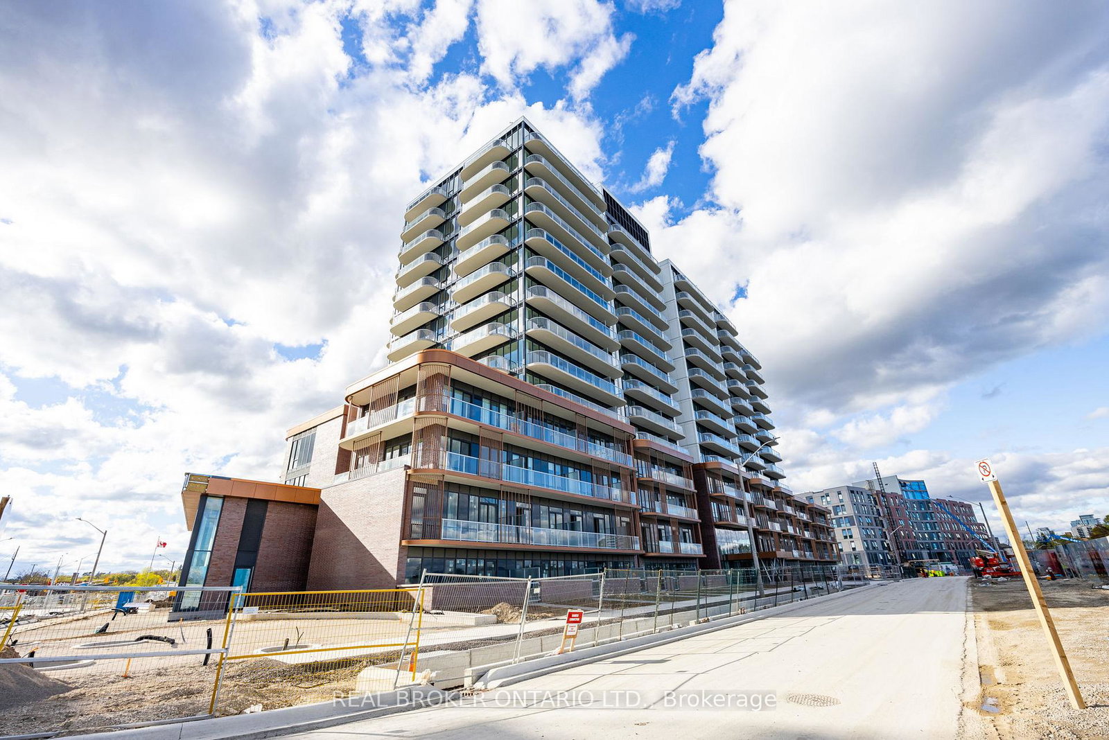 220-missinihe-way-mississauga-ontario-w13234948