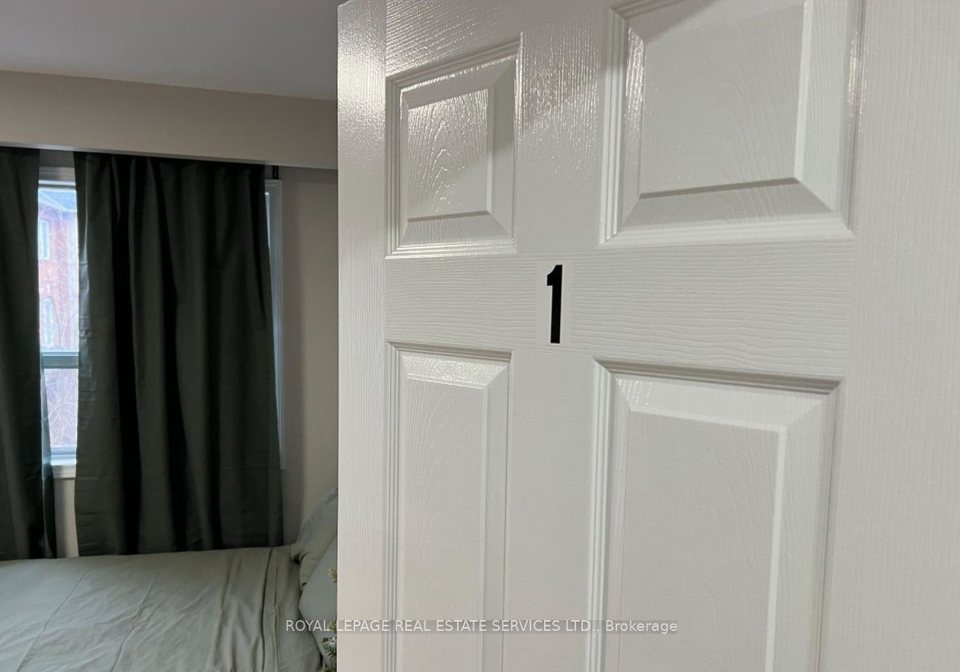 86browns-line-etobicoke-ontario-w13235020