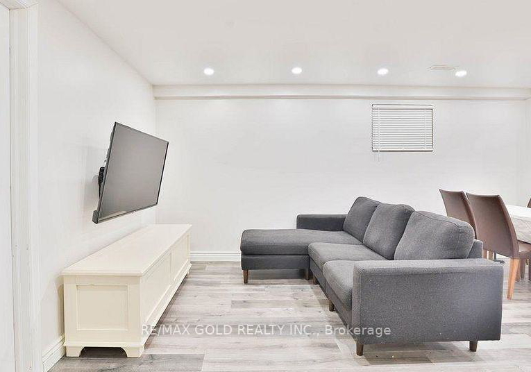 2673-kingsberry-crescent-mississauga-ontario-w13235982