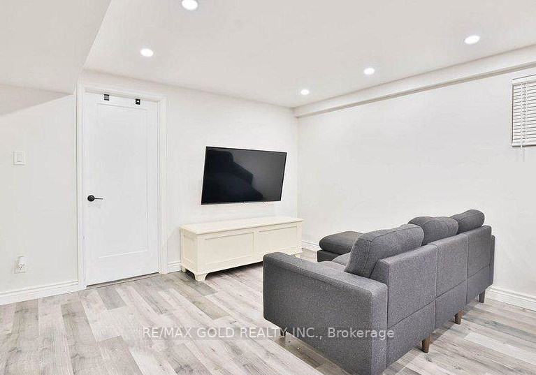 2673-kingsberry-crescent-mississauga-ontario-w13235982