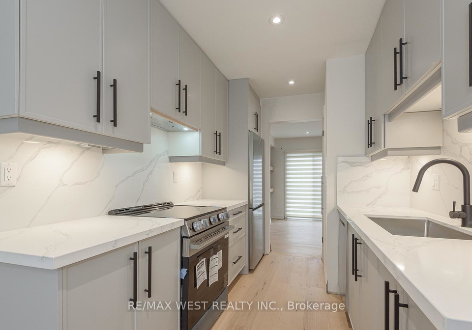 900-central-park-drive-brampton-ontario-w13236270