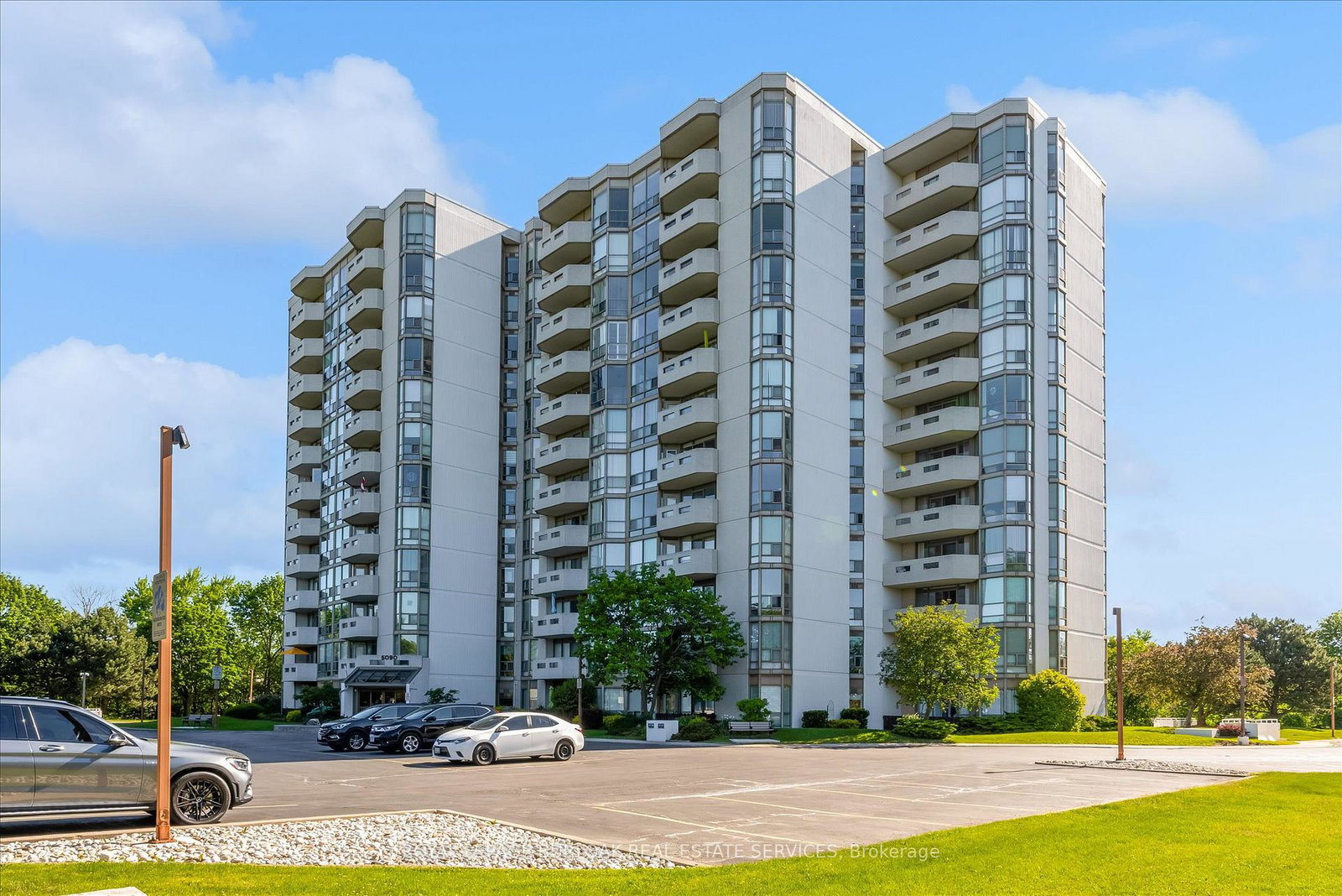 5090-pinedale-avenue-burlington-ontario-w13236344