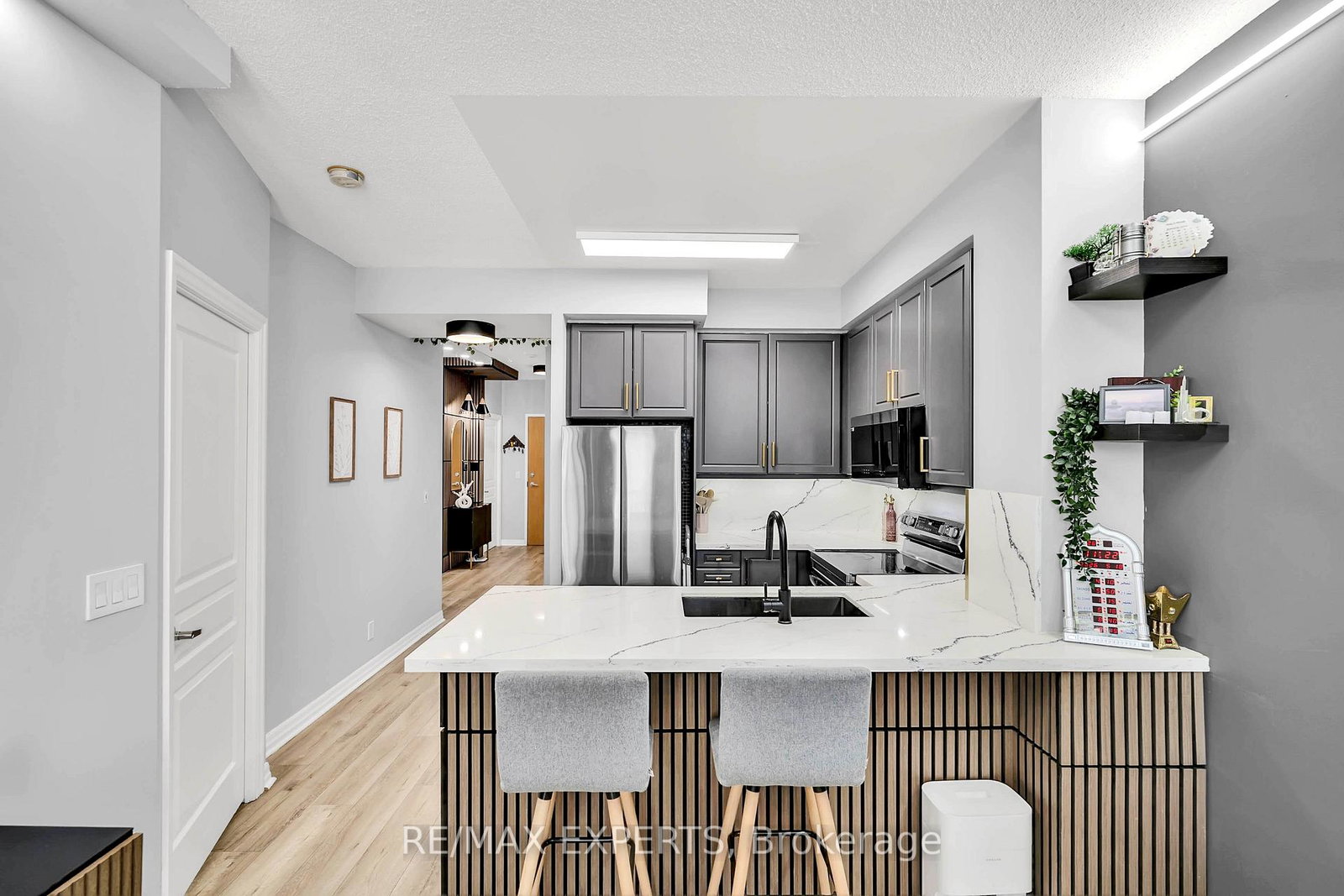 220-burnhamthorpe-road-mississauga-ontario-w13236386