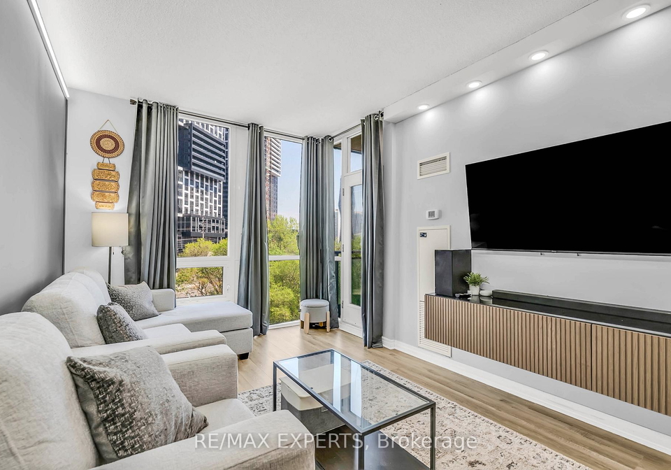 220-burnhamthorpe-road-mississauga-ontario-w13236386