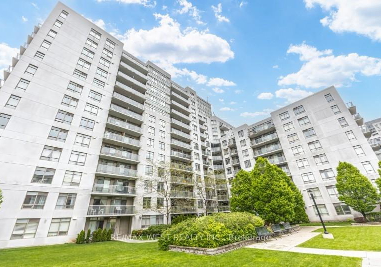812-lansdowne-avenue-toronto-ontario-w13236540