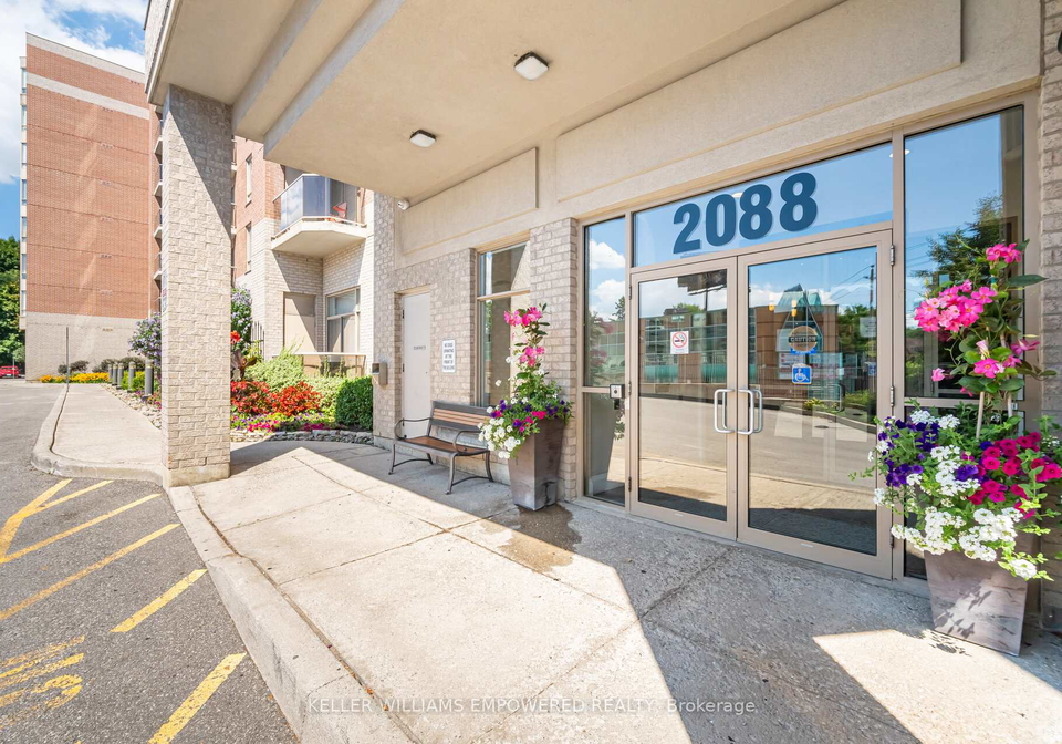 2088-lawrence-avenue-w-north-york-ontario-w13236658