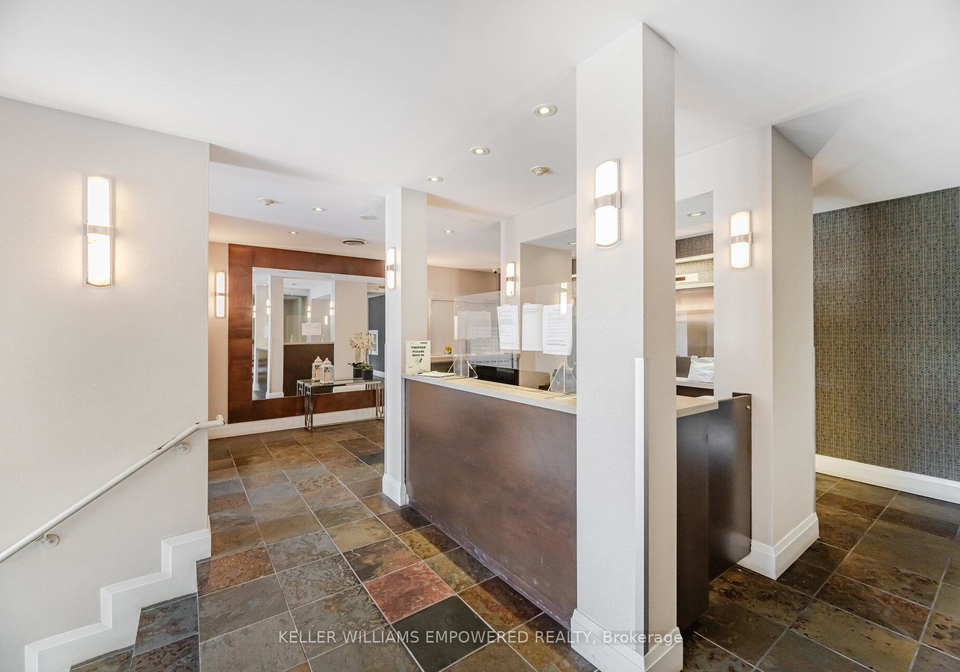 2088-lawrence-avenue-w-north-york-ontario-w13236658