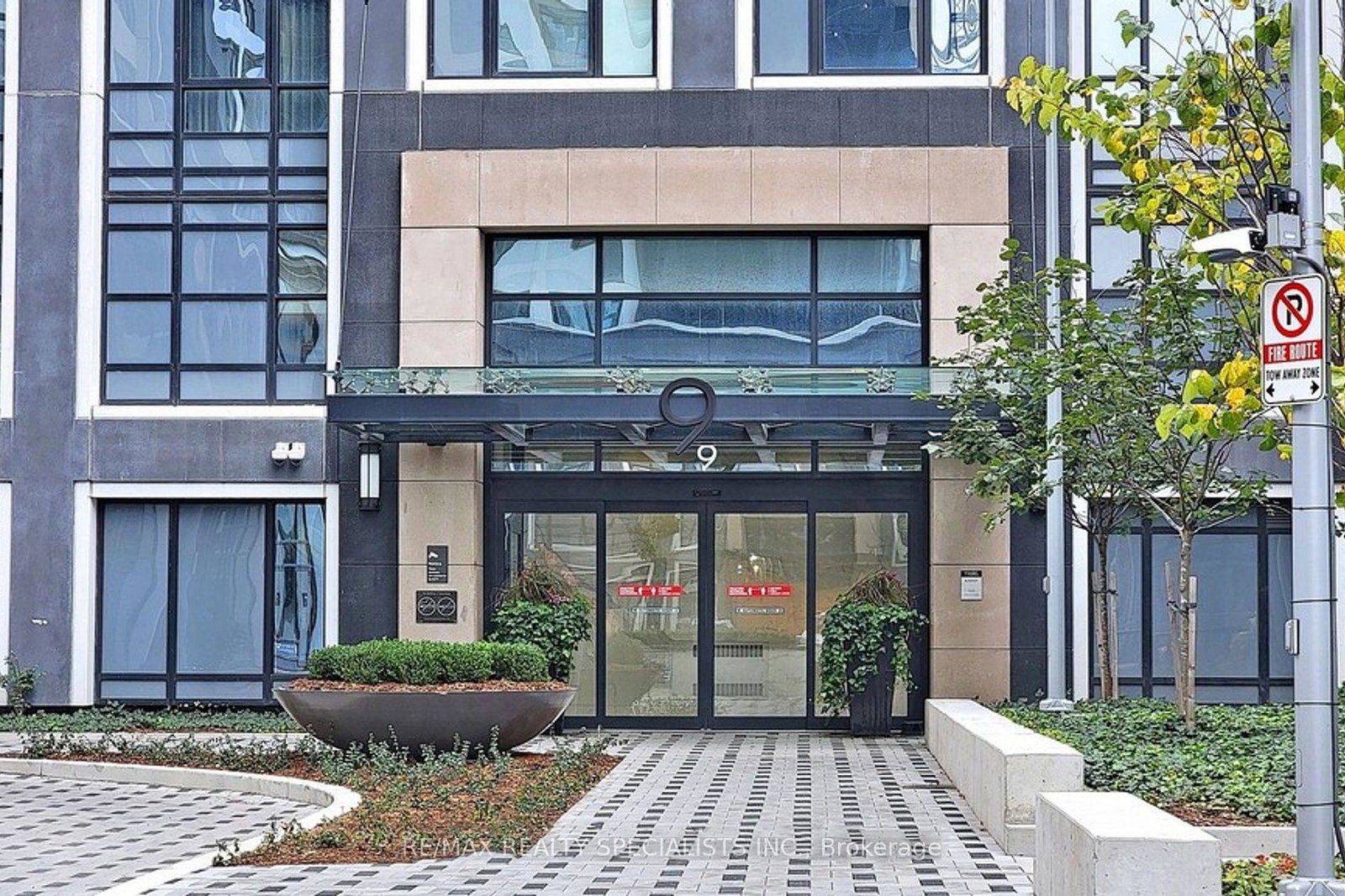9-mabelle-avenue-etobicoke-ontario-w13236982