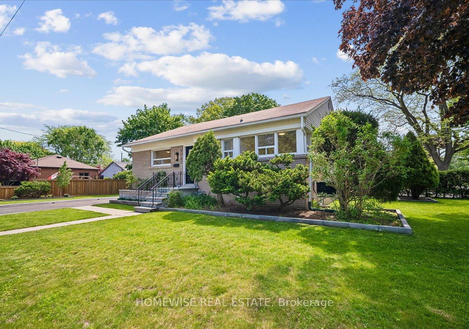 2182-courtland-drive-burlington-ontario-w13237432