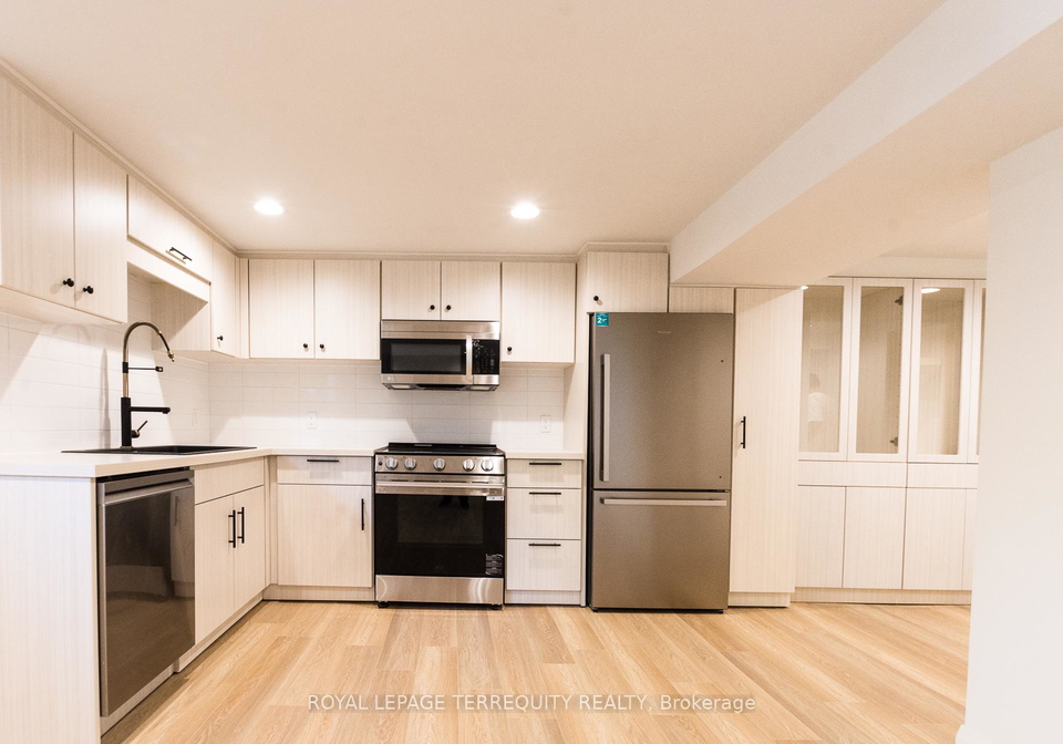 23-decarie-circle-etobicoke-ontario-w13238862