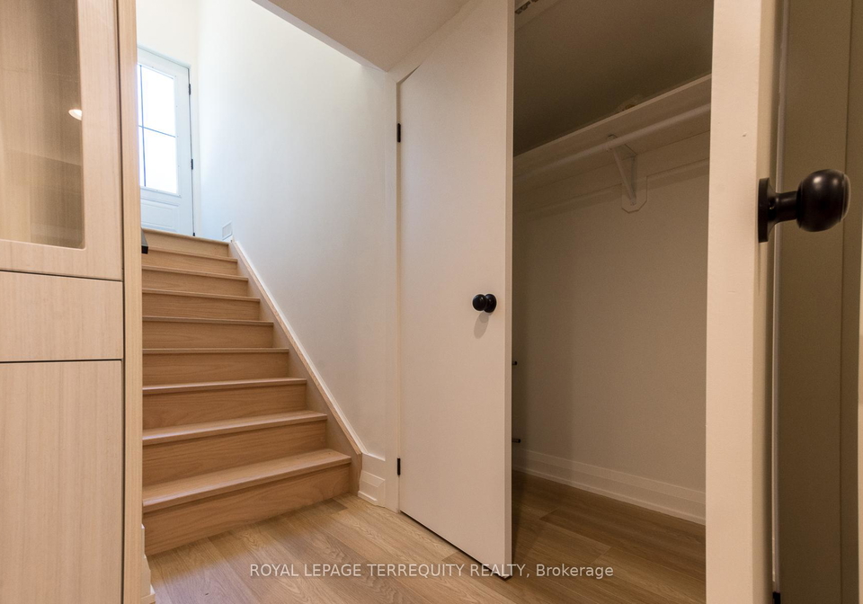 23-decarie-circle-etobicoke-ontario-w13238862