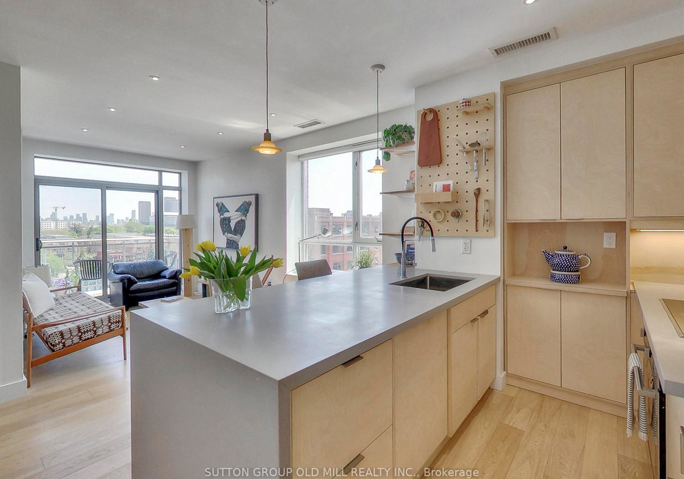 2495-dundas-street-w-toronto-ontario-w13239806