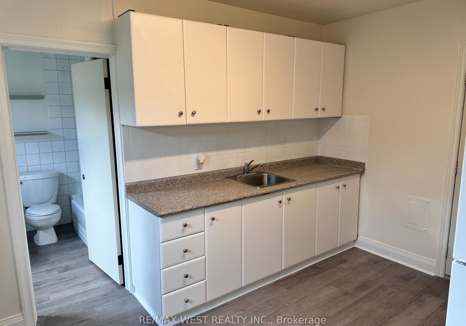 3393-lakeshore-boulevard-w-etobicoke-ontario-w13240066