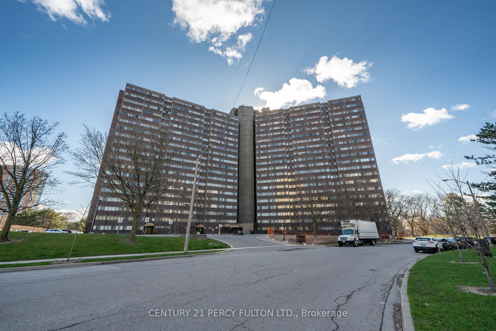 11-wincott-drive-etobicoke-ontario-w13240614