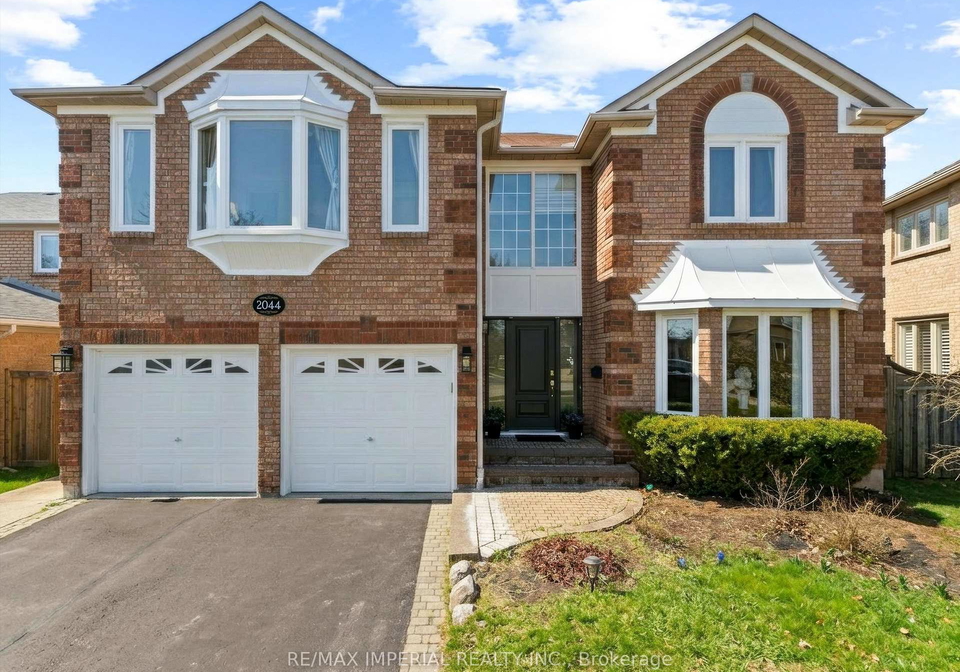 2044-schoolmaster-circle-oakville-ontario-w13240648