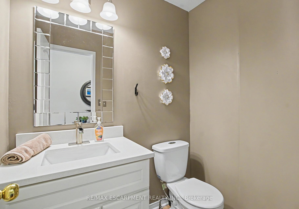 5372-cachet-crescent-burlington-ontario-w13240942