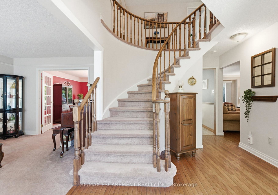 2136-winding-way-burlington-ontario-w13241262