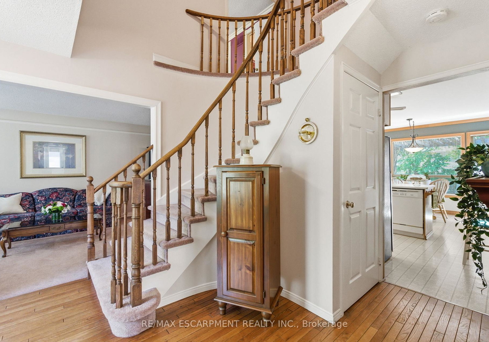 2136-winding-way-burlington-ontario-w13241262