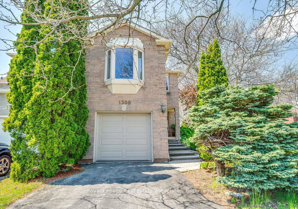 1308-valerie-crescent-oakville-ontario-w13241624