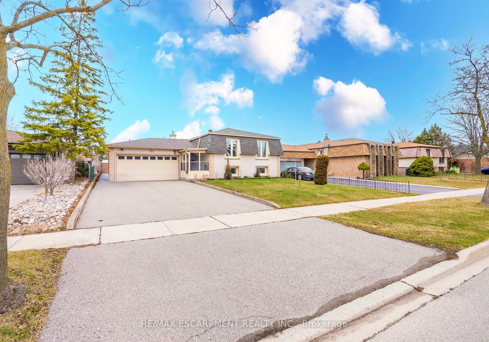 305-pinegrove-road-oakville-ontario-w13242540