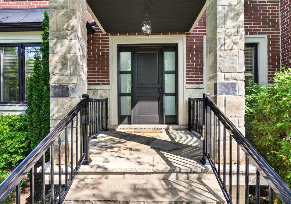 2470-applewood-drive-oakville-ontario-w13242662