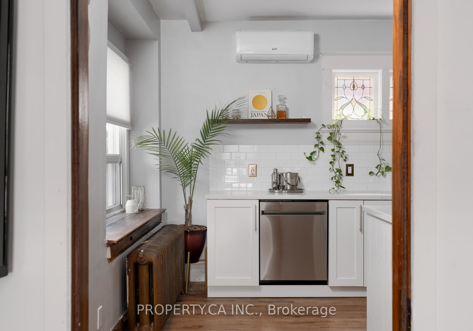 9-fairview-avenue-toronto-ontario-w13243068