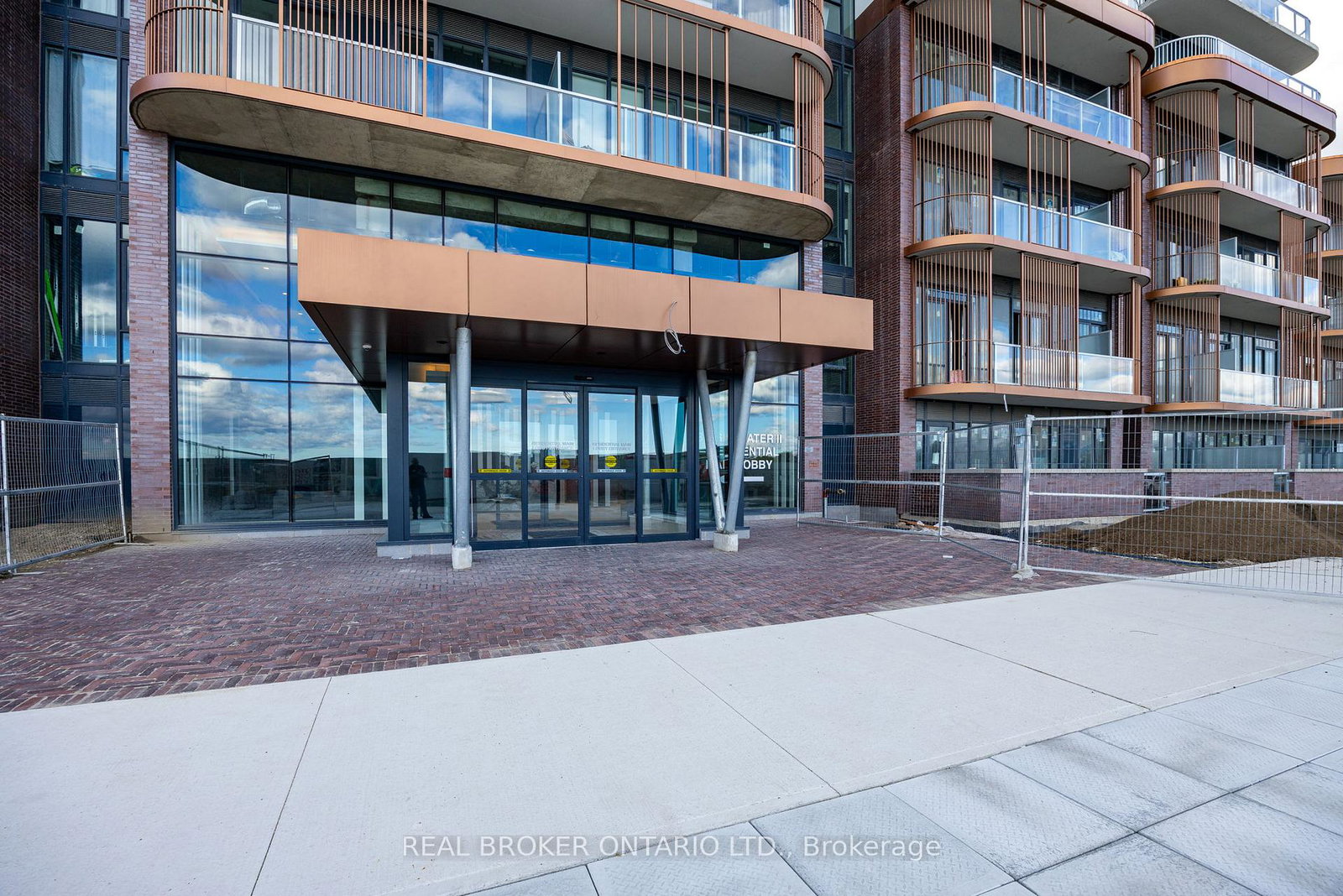 220-missinihe-way-mississauga-ontario-w13243546