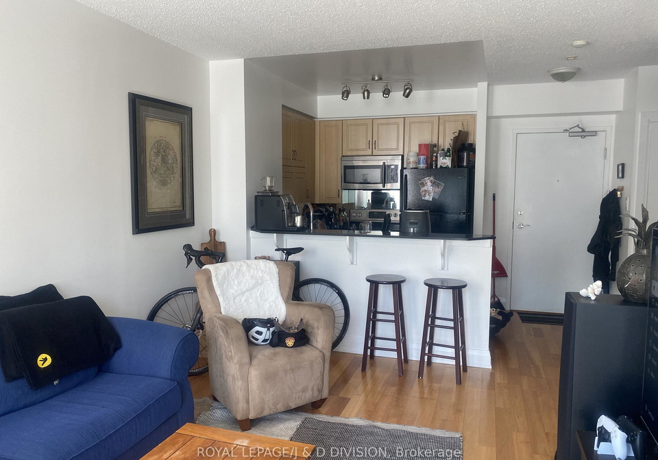 2495-dundas-street-w-toronto-ontario-w13244274