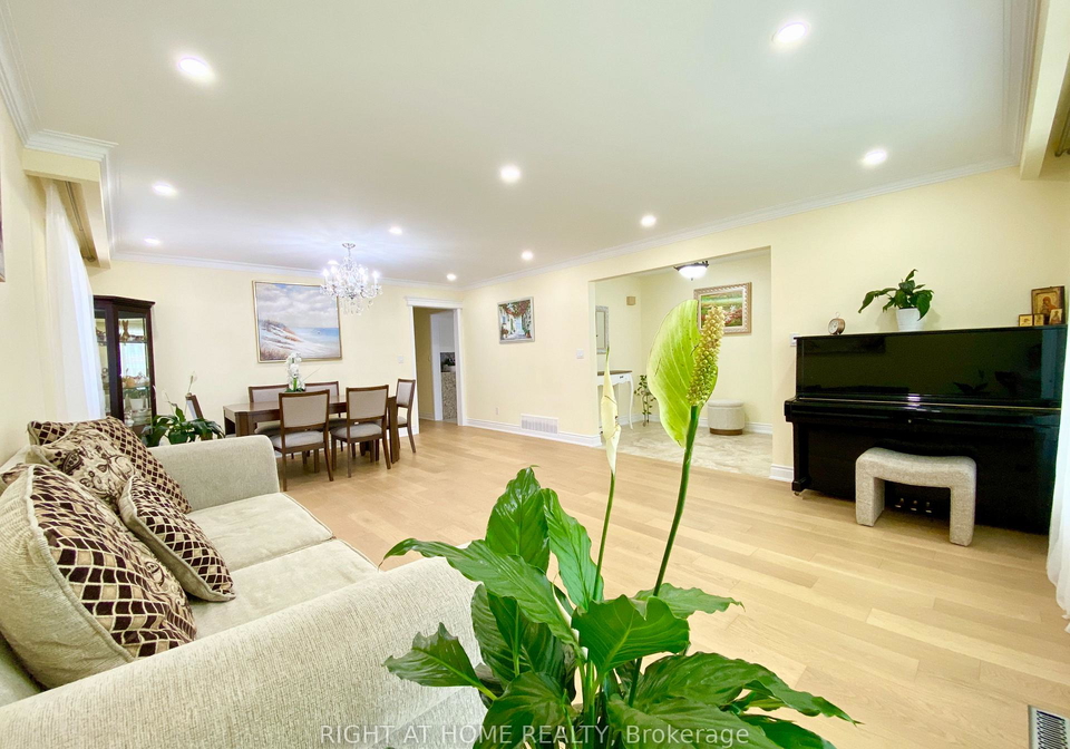 876-hollowtree-crescent-mississauga-ontario-w13245418